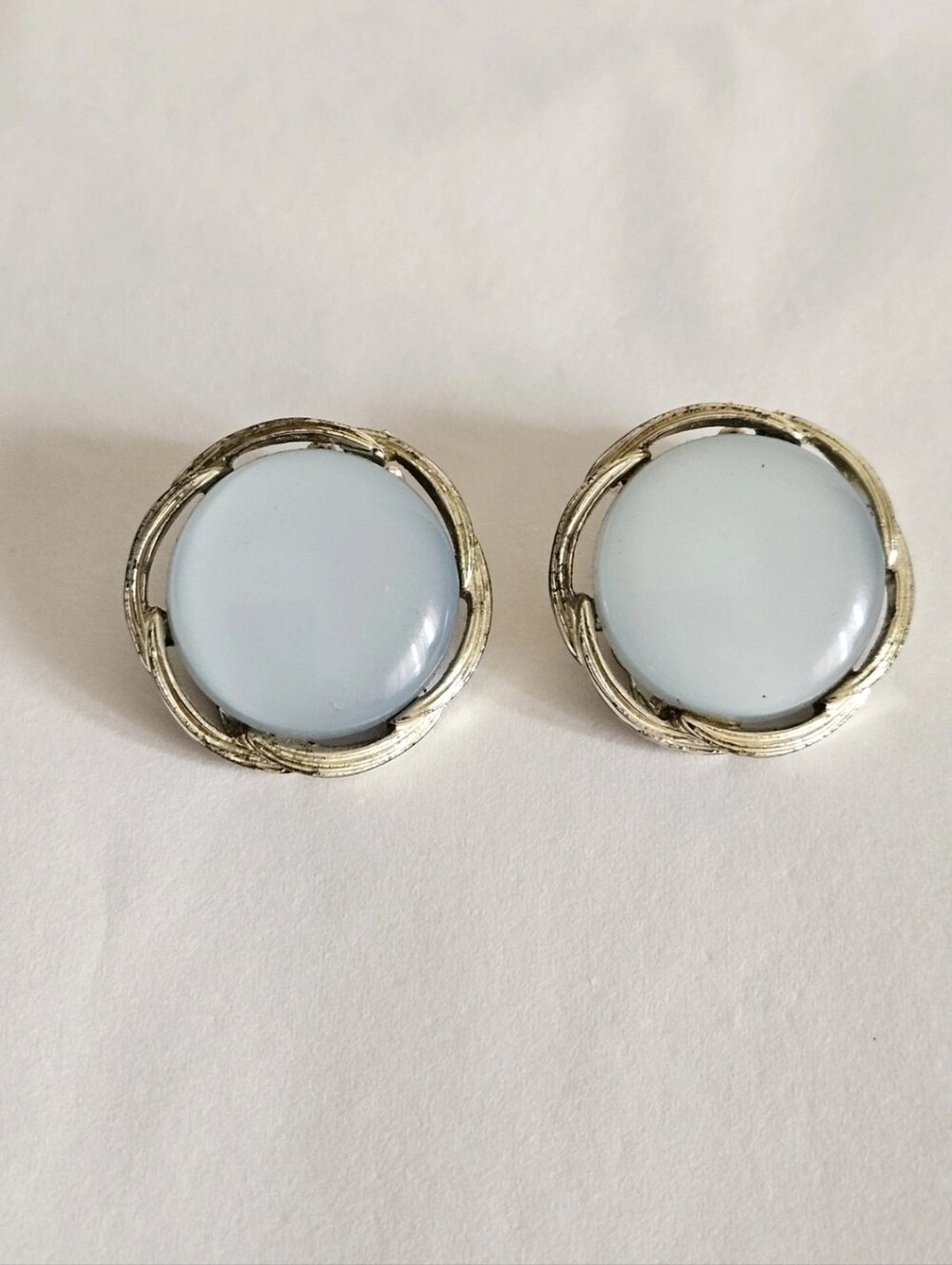 Vintage Lisner Earrings. Silvertone Clip On Earrings. Mid-Century Modern.